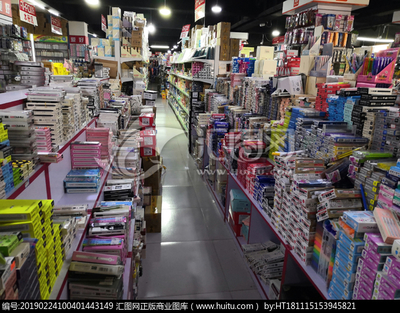 學(xué)生學(xué)習(xí)文化用品與化妝品的平衡之道